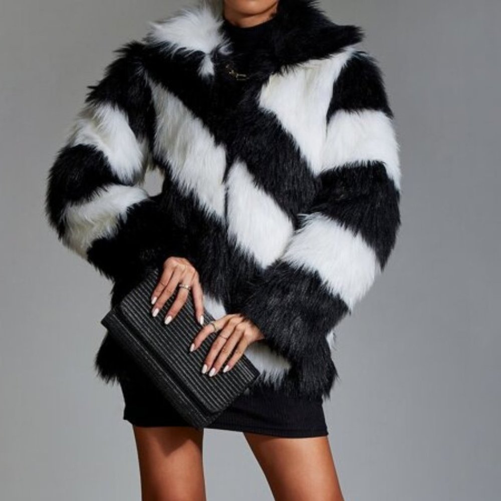 WOW FACTOR Striped Faux Fur Teddy coat jacket cont - Picture 3 of 6